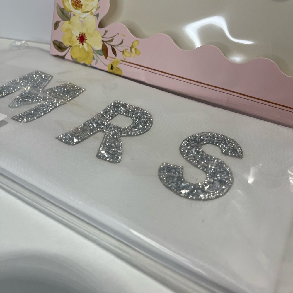 New "Mrs" Letter Cosmetic Bag Bridal Bachelorette gift Makeup Bag - Picture 5 of 6